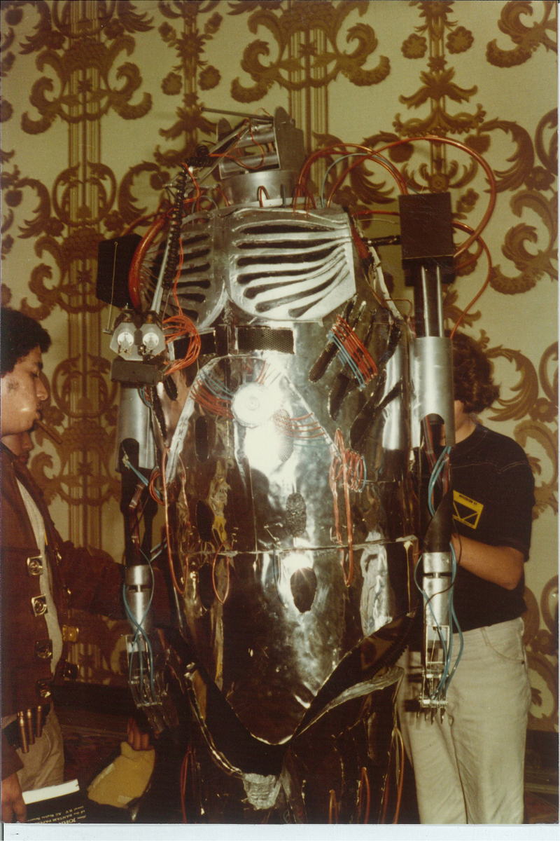 Illustration for article titled Scenes from a Los Angeles scifi convention, 32 years ago